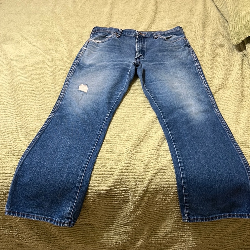 Wrangler jeans. Already with that worn out look! 34x36